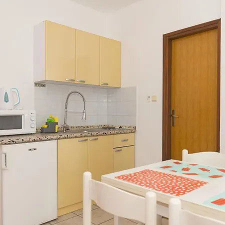 Apartment Seni Pirovac