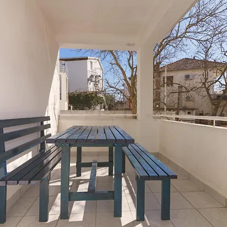 Seni Apartment *