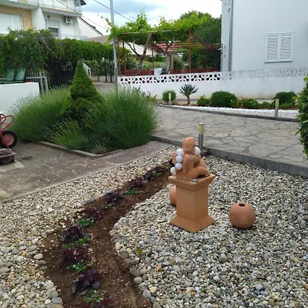Seni Apartment Pirovac